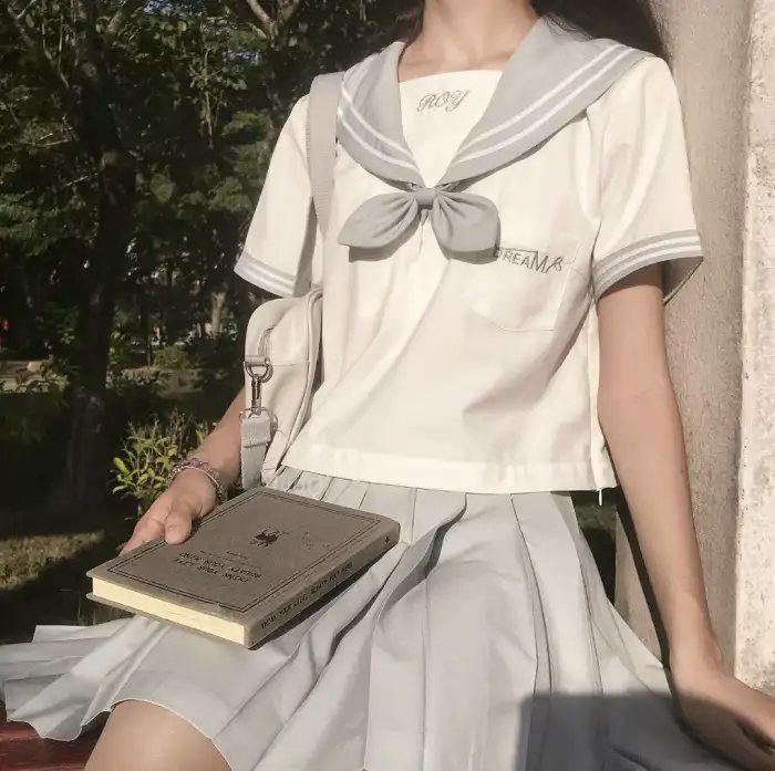 穿黄靴子的女孩